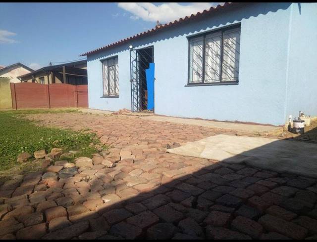 2 BEDROOM HOUSE FOR SALE IN PALM SPRINGS